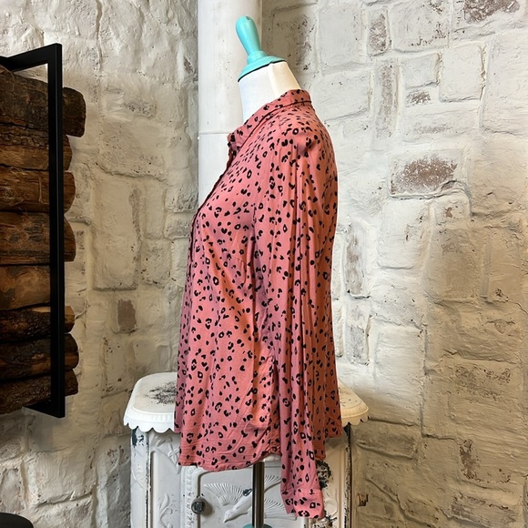 H&M Divided | Spotted Pink Button Up - Picture 4 of 7